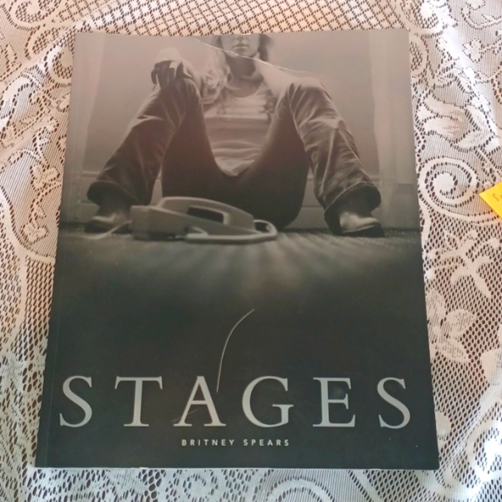 " Stages" Britney Spears 2002 Book With Poster & CD 6252